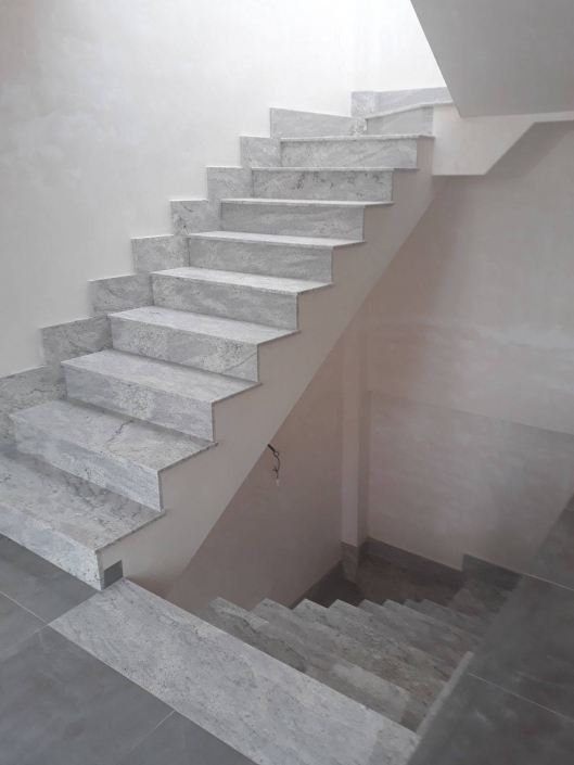 Escalera de granito – Marmoles Babiloni